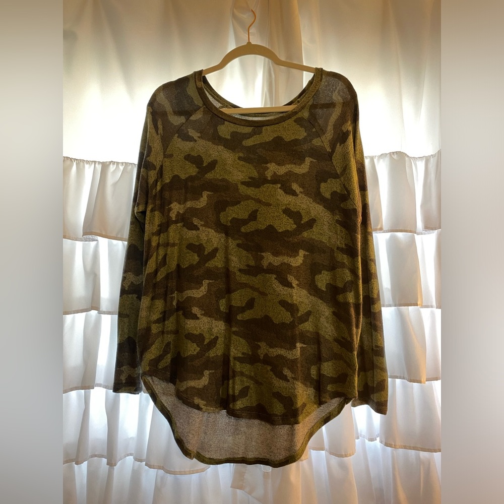 AE camo long sleeve shirt